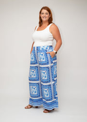 White ribbed top paired with Shasta Tile palazzo pants, featuring a breathable fabric and functional pockets, perfect for curvy women. Designed by I Feel Pretty.